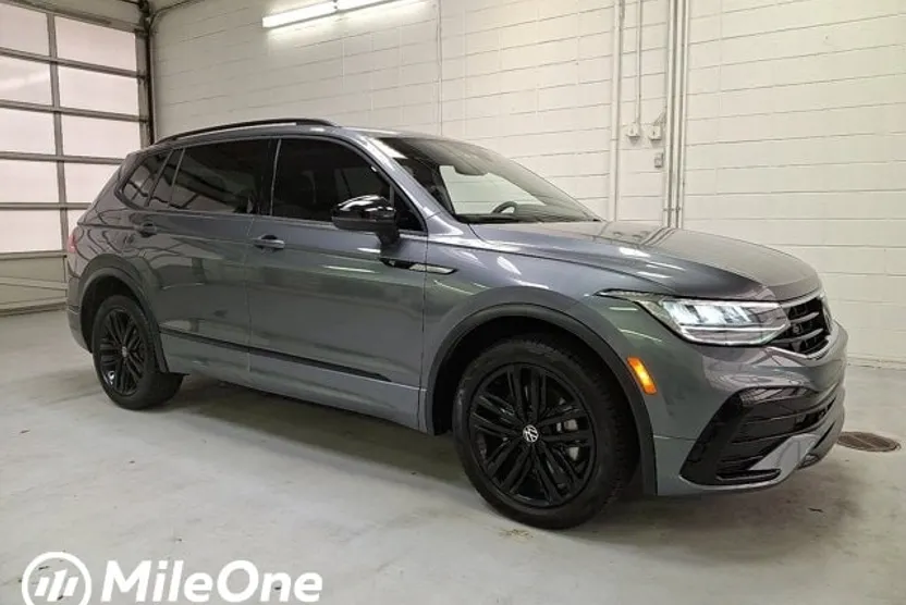 2022 Volkswagen Tiguan SE R-Line Black photo 1