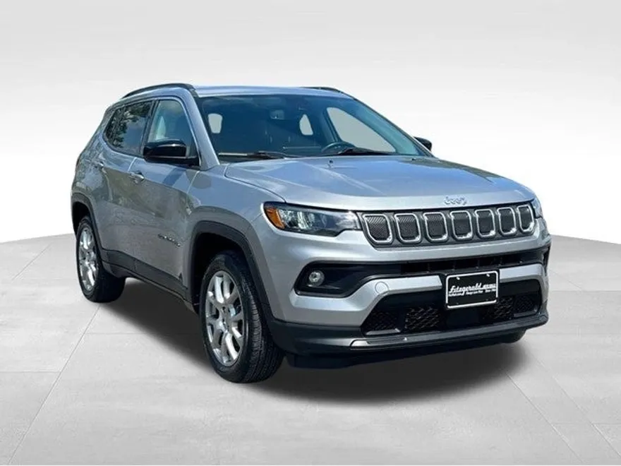 2022 Jeep Compass Latitude Lux photo 1