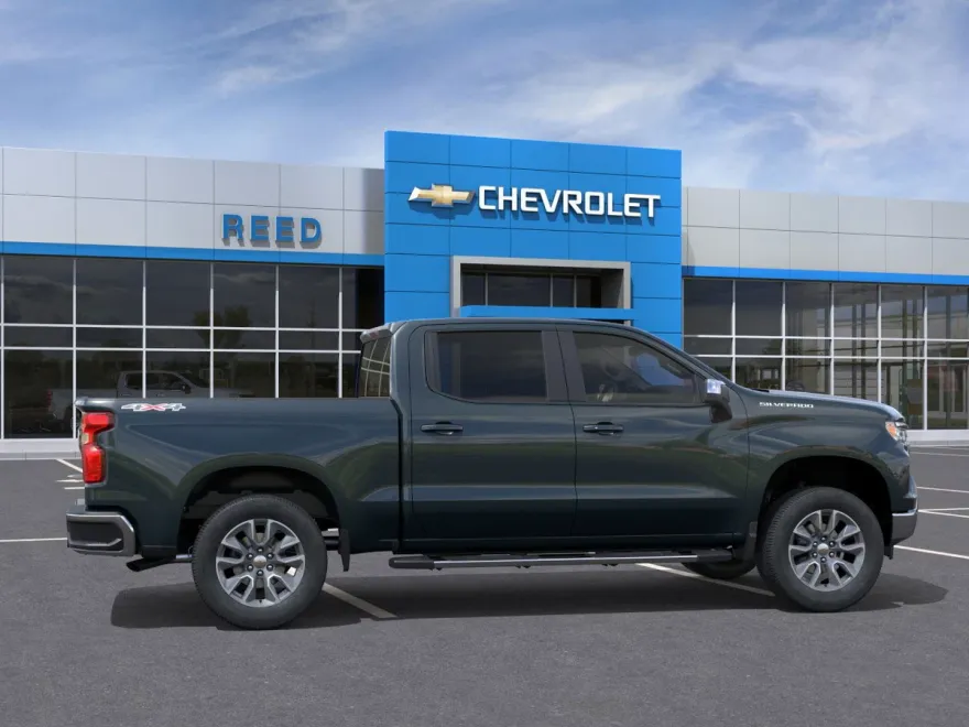 2026 Chevrolet Silverado 1500 LT photo 1