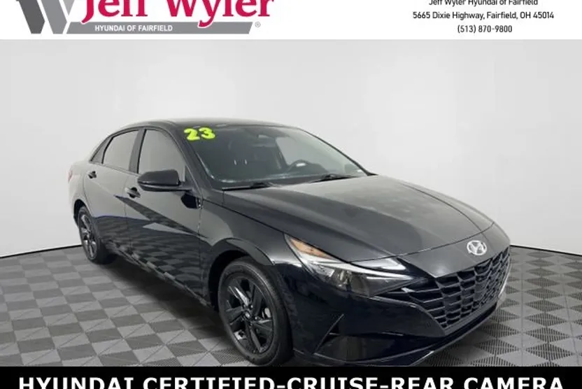 2023 Hyundai Elantra SEL photo 1