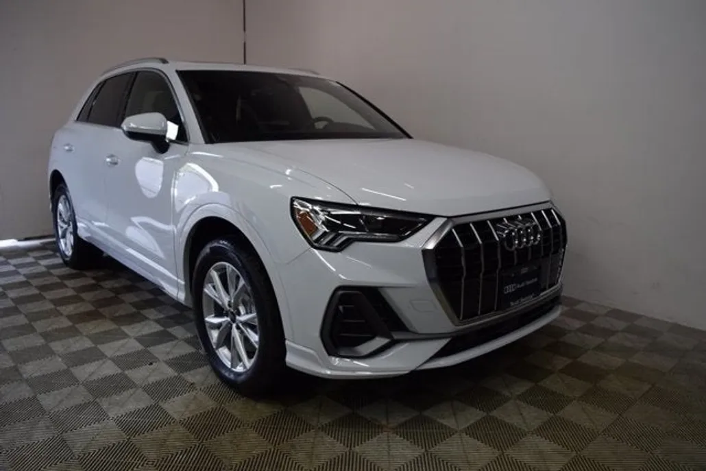 2025 Audi Q3 S line Premium Plus photo 1
