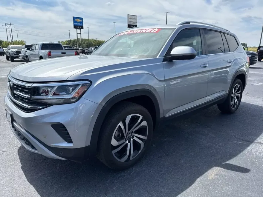 2023 Volkswagen Atlas SEL photo 1