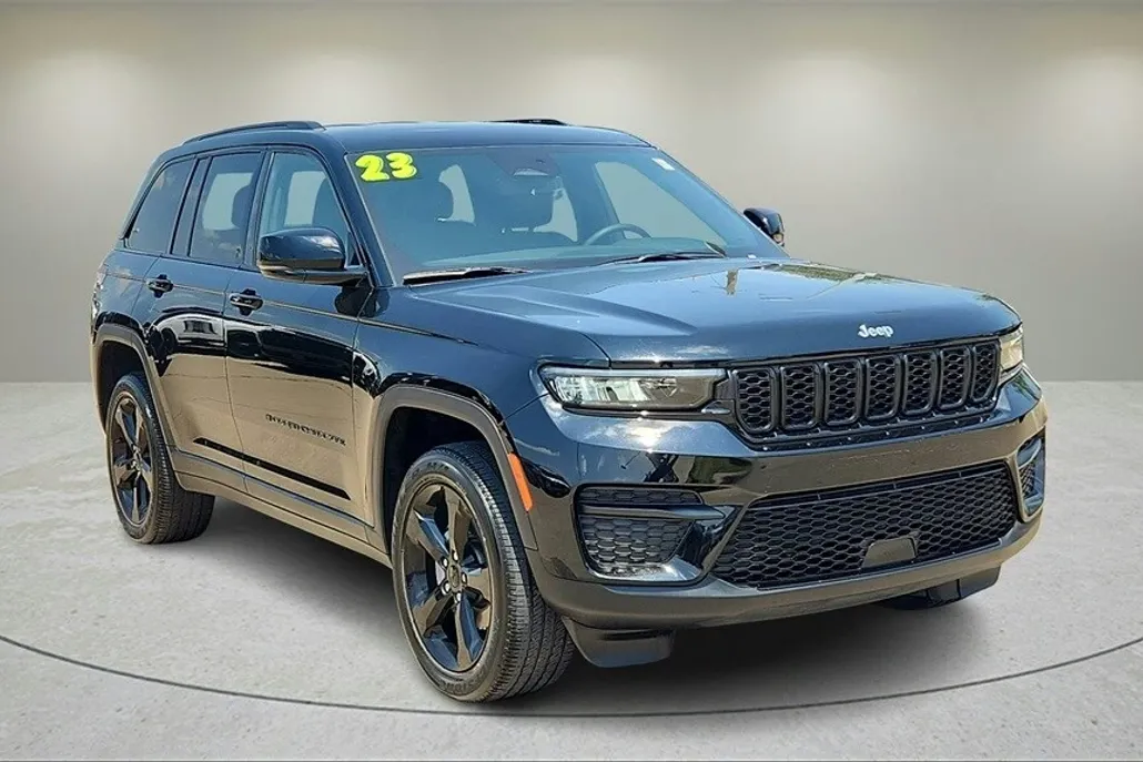 2023 Jeep Grand Cherokee Altitude photo 1