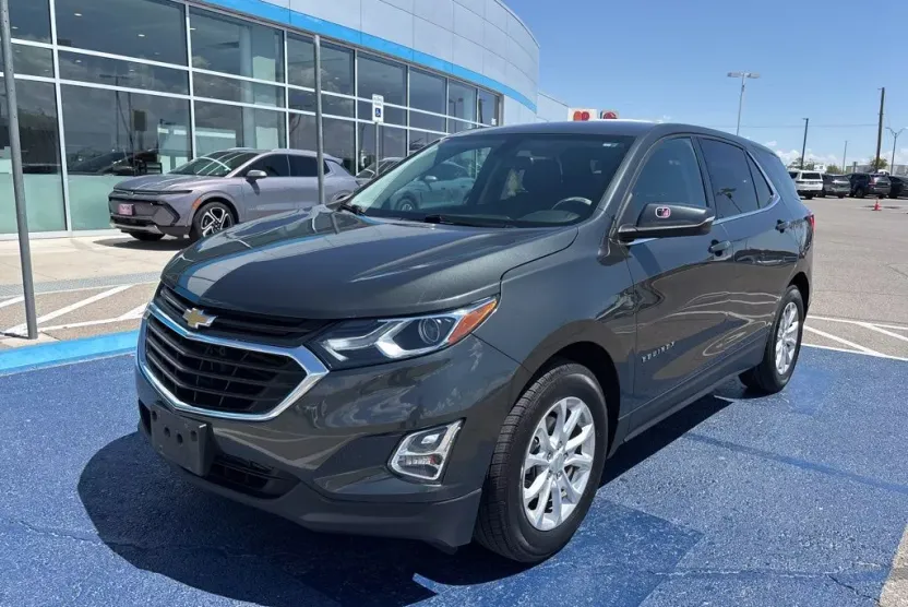 2019 Chevrolet Equinox LT photo 1