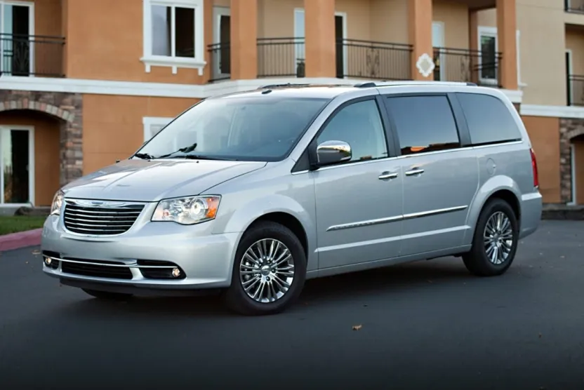 2015 Chrysler Town & Country Touring photo 1