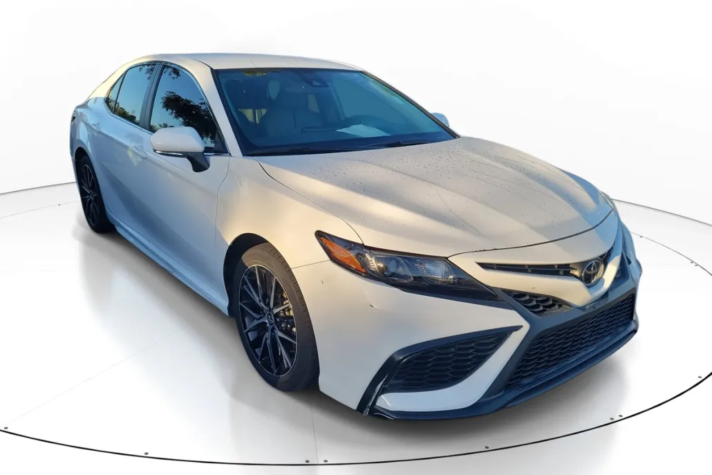 2022 Toyota Camry SE photo 1