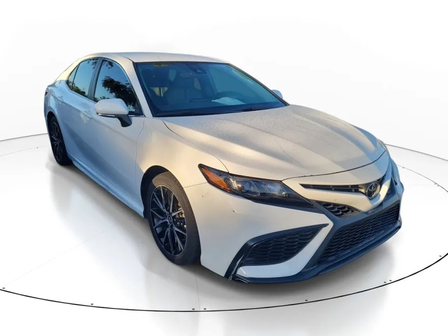 2022 Toyota Camry SE photo 1