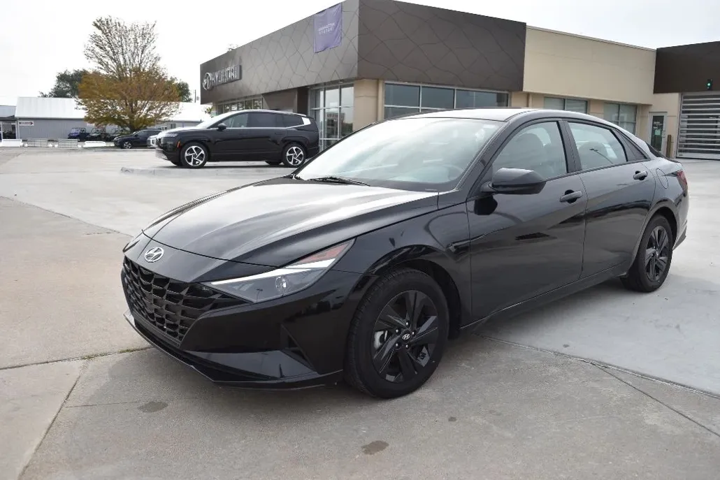 2023 Hyundai Elantra Blue photo 1