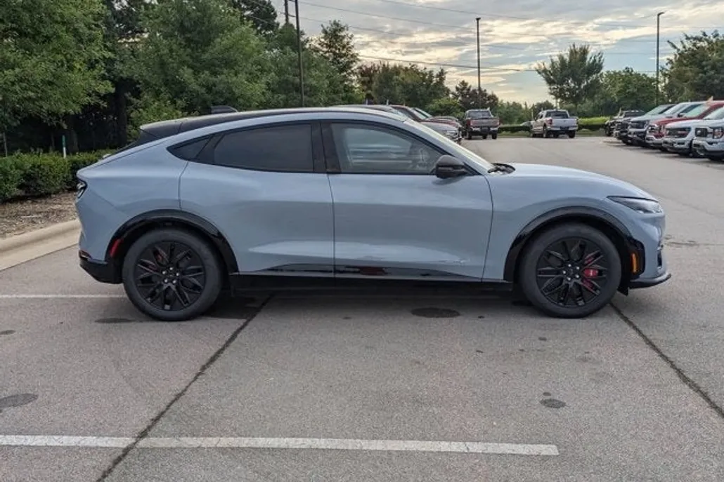 2025 Ford Mustang Mach-E Premium photo 1