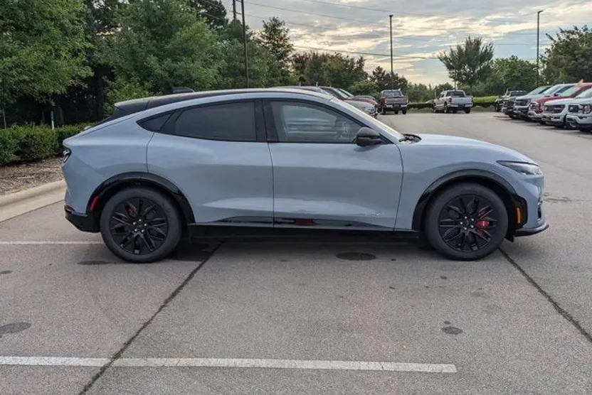 2025 Ford Mustang Mach-E Premium photo 1