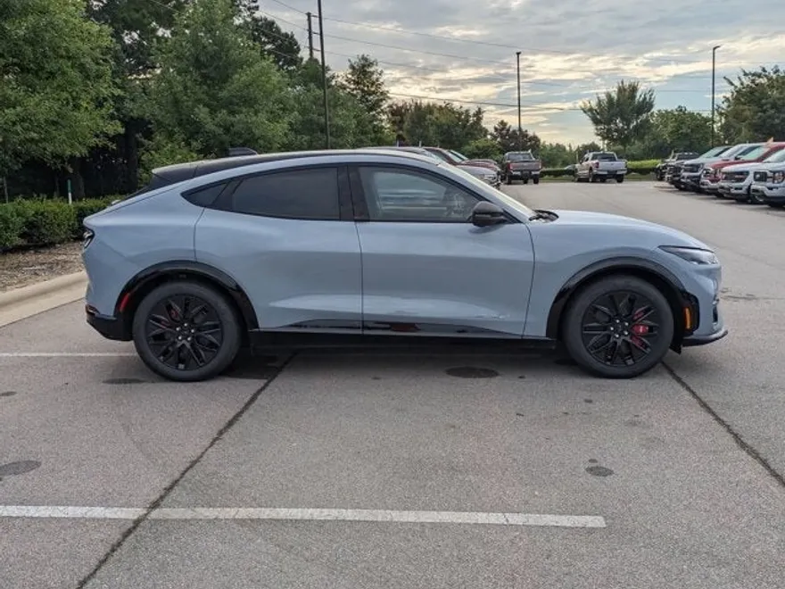 2025 Ford Mustang Mach-E Premium photo 1