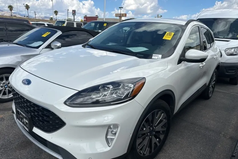 2020 Ford Escape Titanium photo 1