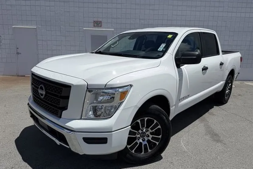 2023 Nissan Titan SV photo 1