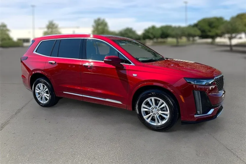 2025 Cadillac XT6 Luxury photo 1