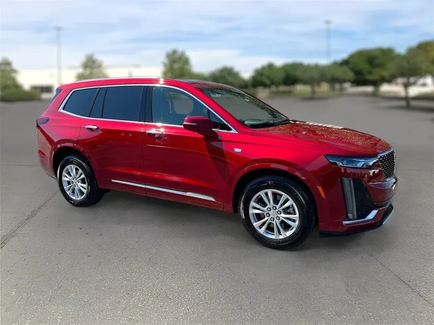 2025 Cadillac XT6 Luxury photo 1