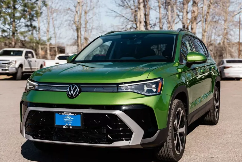 2025 Volkswagen Taos SEL photo 1