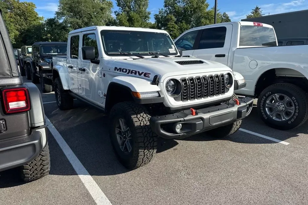 2025 Jeep Gladiator Mojave photo 1