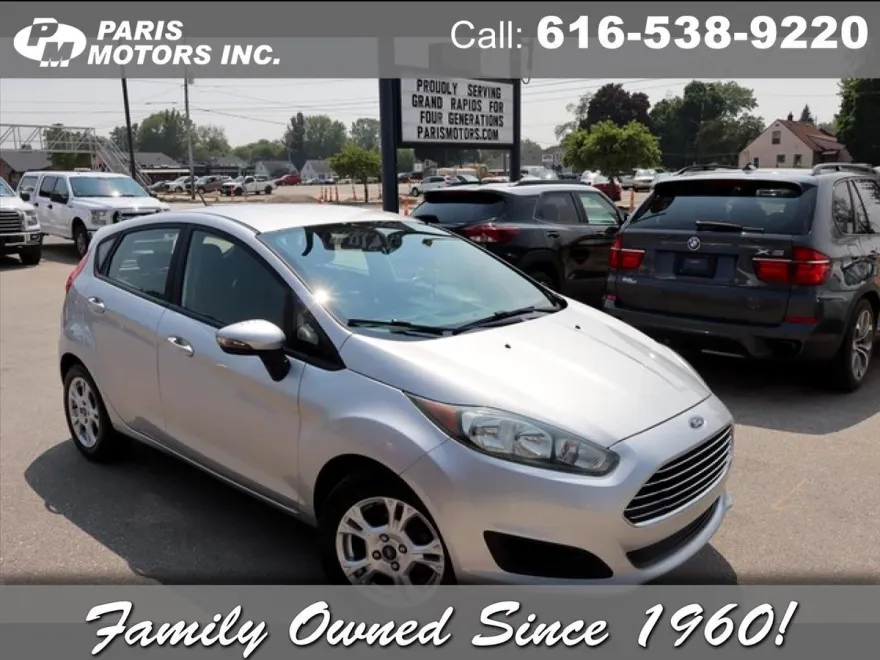 2016 Ford Fiesta SE photo 1