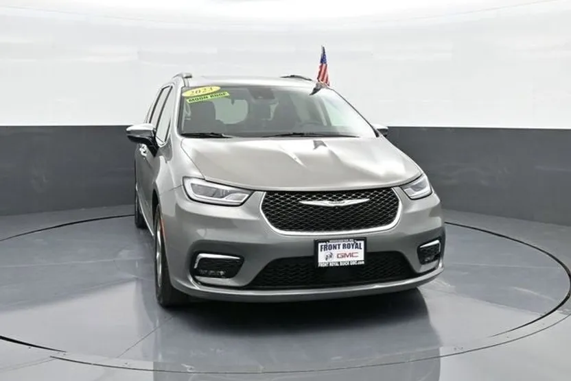 2023 Chrysler Pacifica Limited photo 1