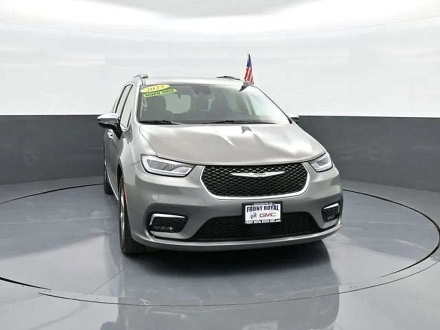 2023 Chrysler Pacifica Limited photo 1