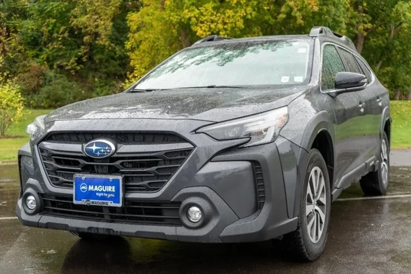 2023 Subaru Outback Premium photo 1