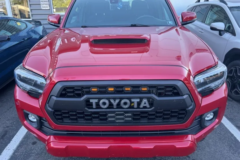 2021 Toyota Tacoma TRD Sport photo 1