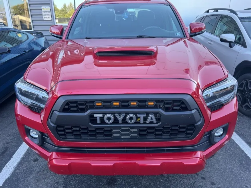 2021 Toyota Tacoma TRD Sport photo 1