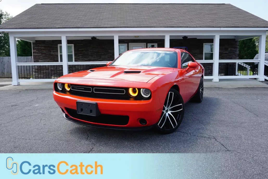 2018 Dodge Challenger SXT photo 1