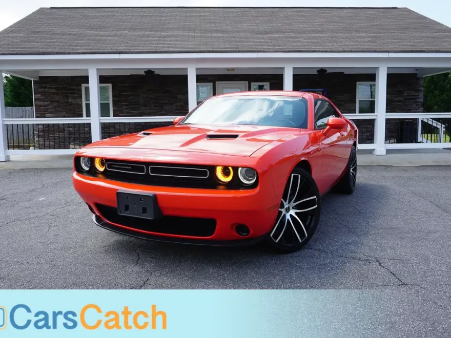 2018 Dodge Challenger SXT photo 1