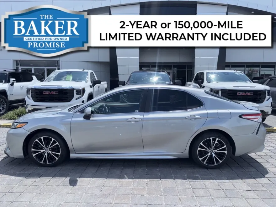 2020 Toyota Camry SE photo 1