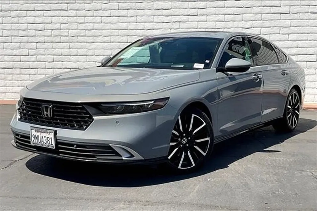 2024 Honda Accord Hybrid Touring photo 1