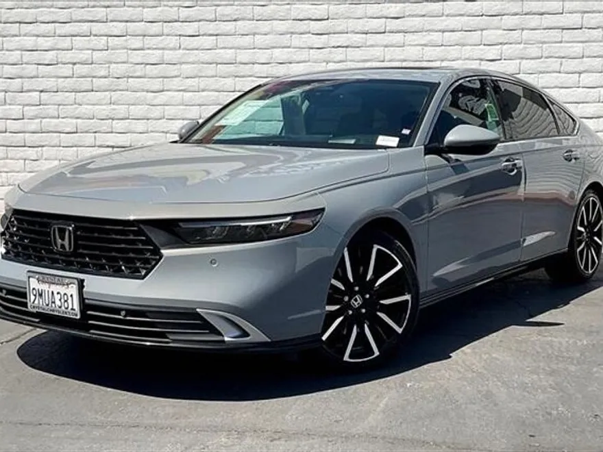 2024 Honda Accord Hybrid Touring photo 1