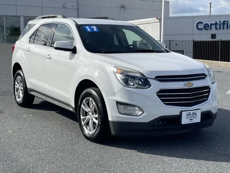 2017 Chevrolet Equinox LT photo 1