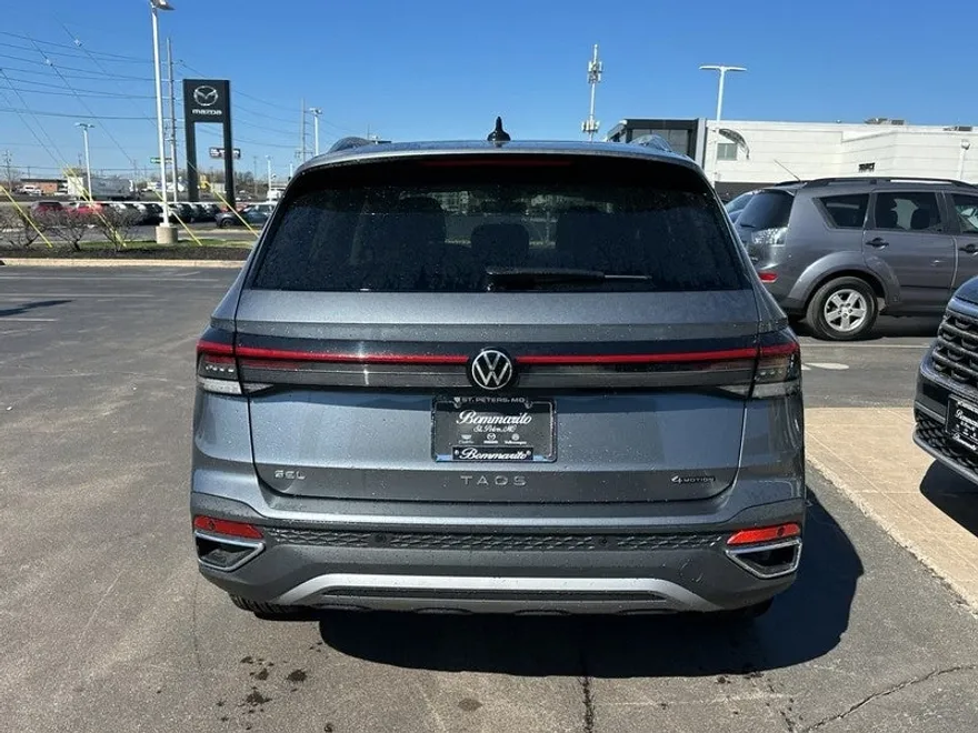 2025 Volkswagen Taos SEL photo 1