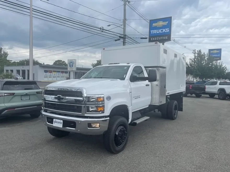 2025 Chevrolet Silverado 6500HD Work Truck photo 1