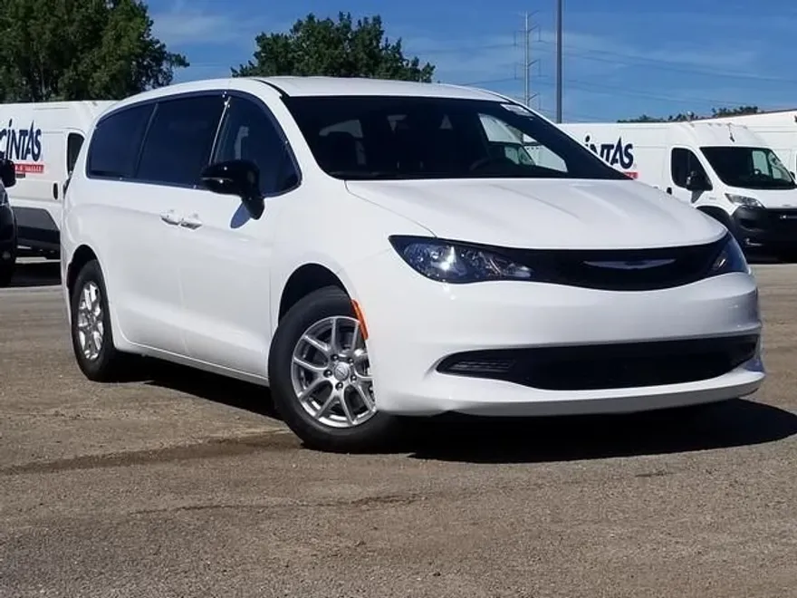 2026 Chrysler Voyager LX photo 1