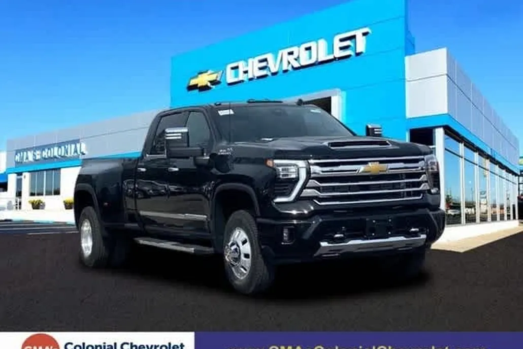 2025 Chevrolet Silverado 3500HD High Country photo 1