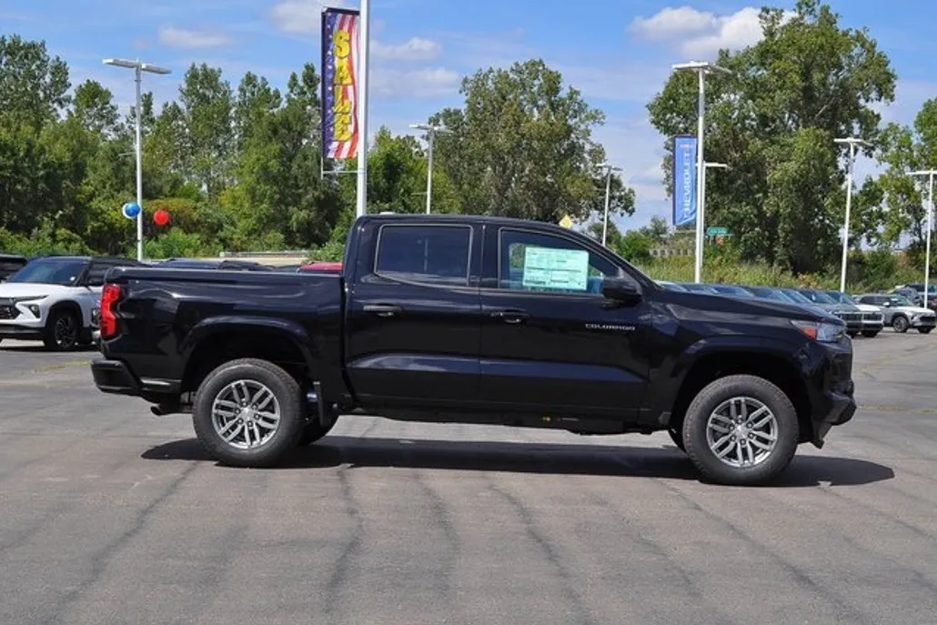 2026 Chevrolet Colorado LT photo 1