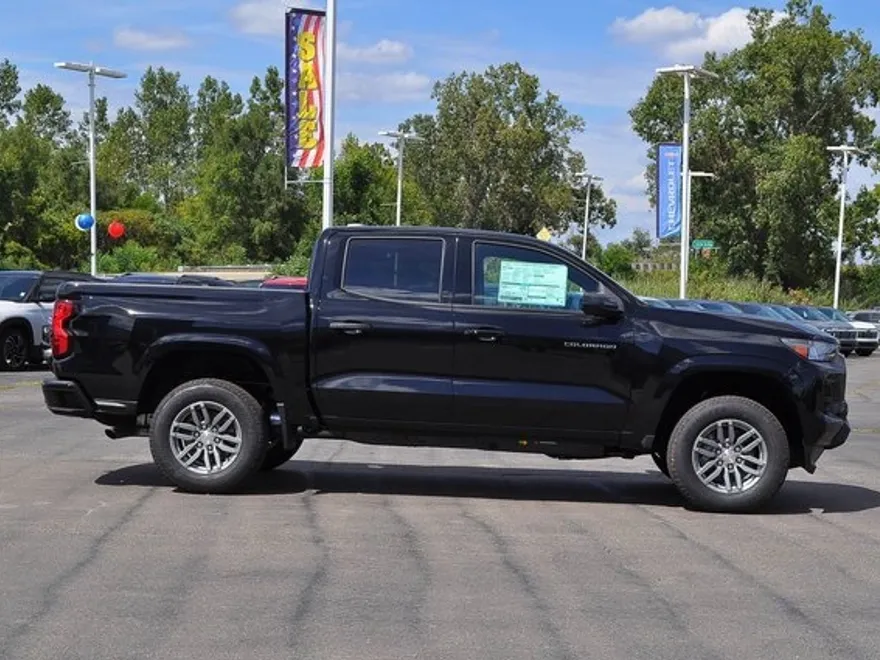 2026 Chevrolet Colorado LT photo 1