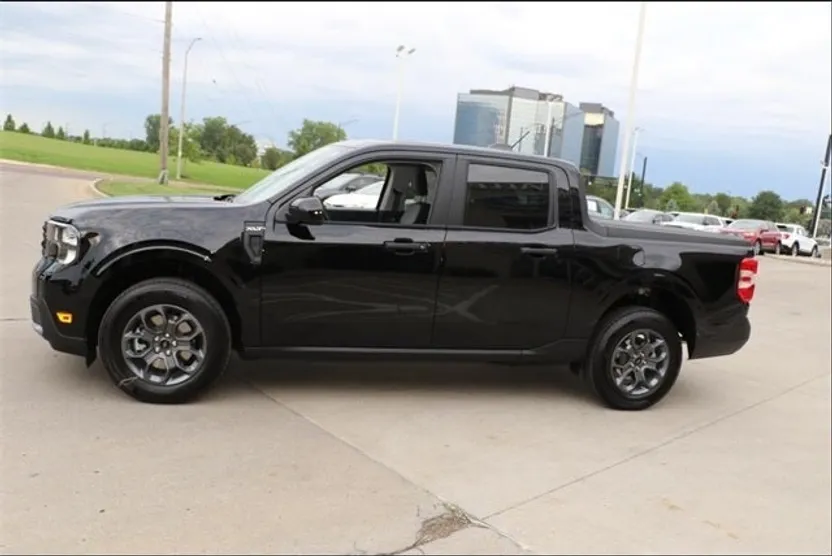 2025 Ford Maverick XLT photo 1