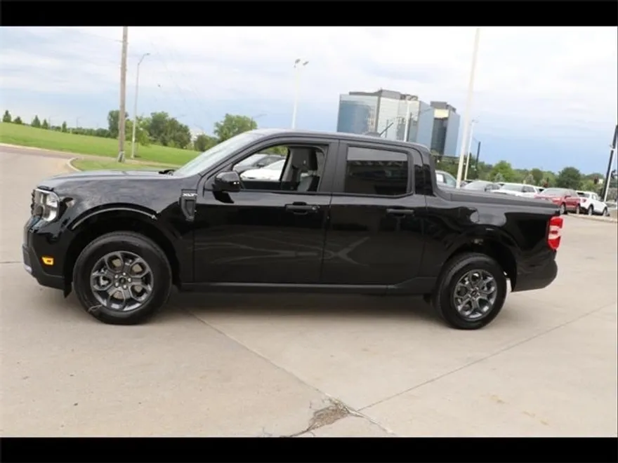 2025 Ford Maverick XLT photo 1