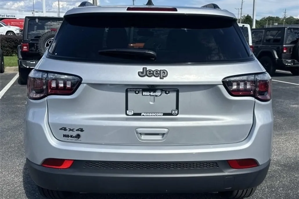 2026 Jeep Compass Latitude photo 1