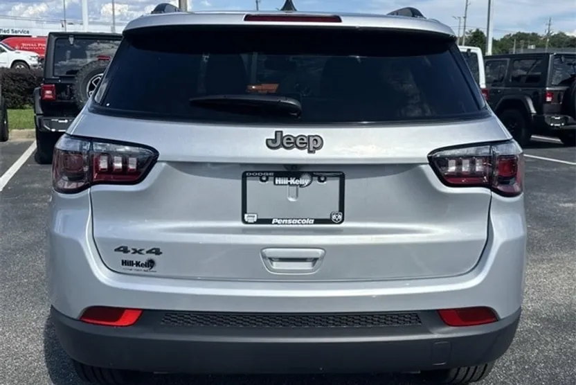 2026 Jeep Compass Latitude photo 1