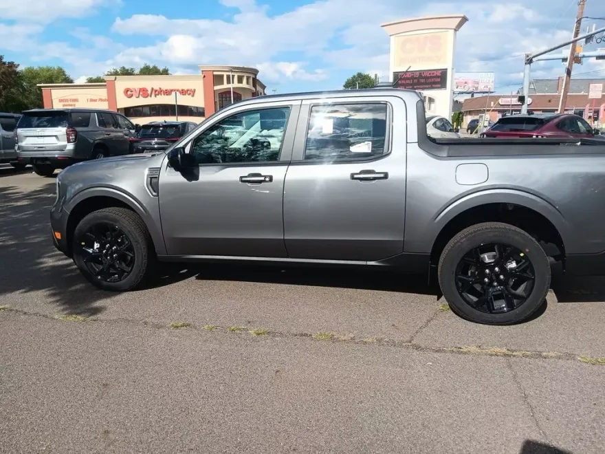 2025 Ford Maverick Lariat photo 1