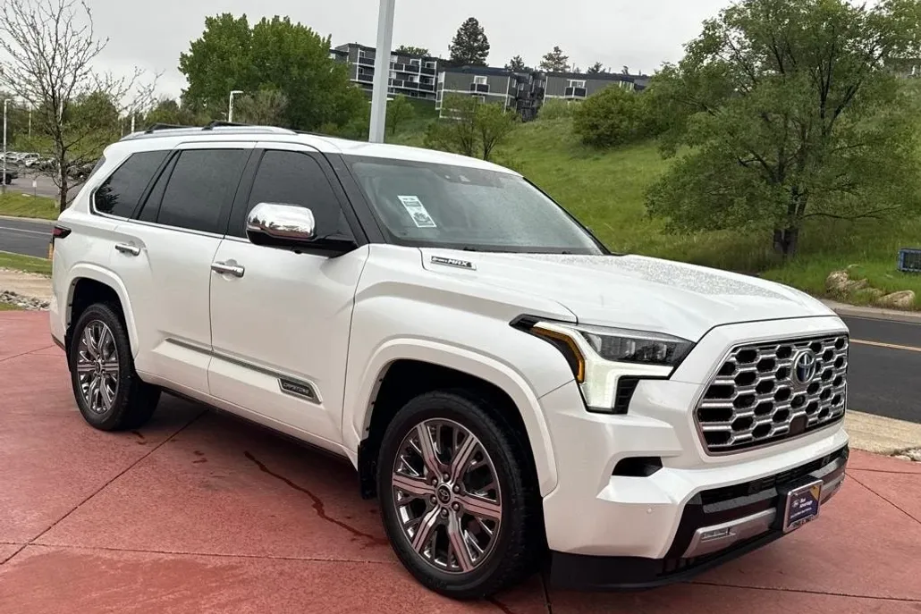 2024 Toyota Sequoia Capstone photo 1