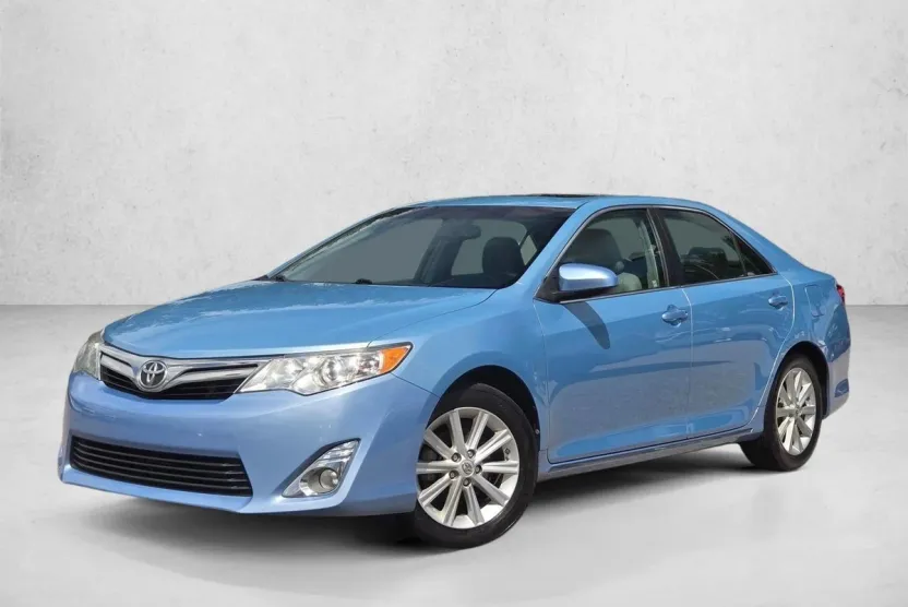 2014 Toyota Camry XLE photo 1