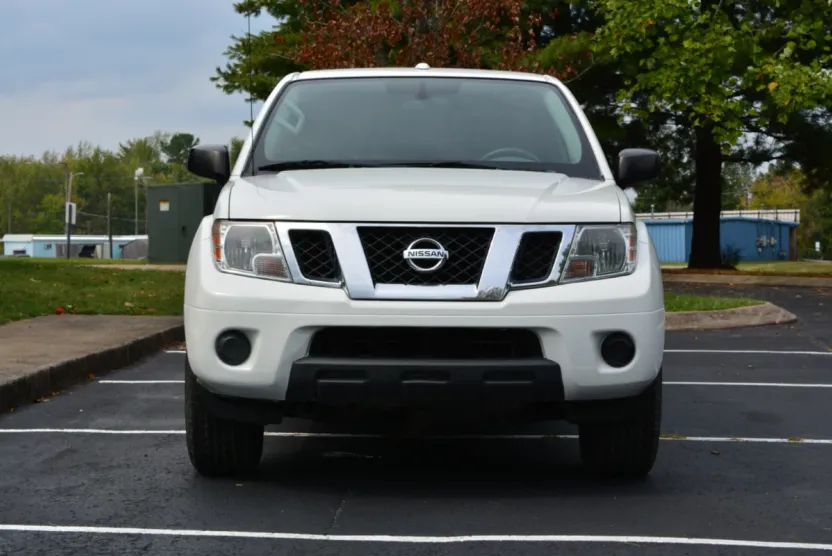 2018 Nissan Frontier SL Crew Cab photo 1