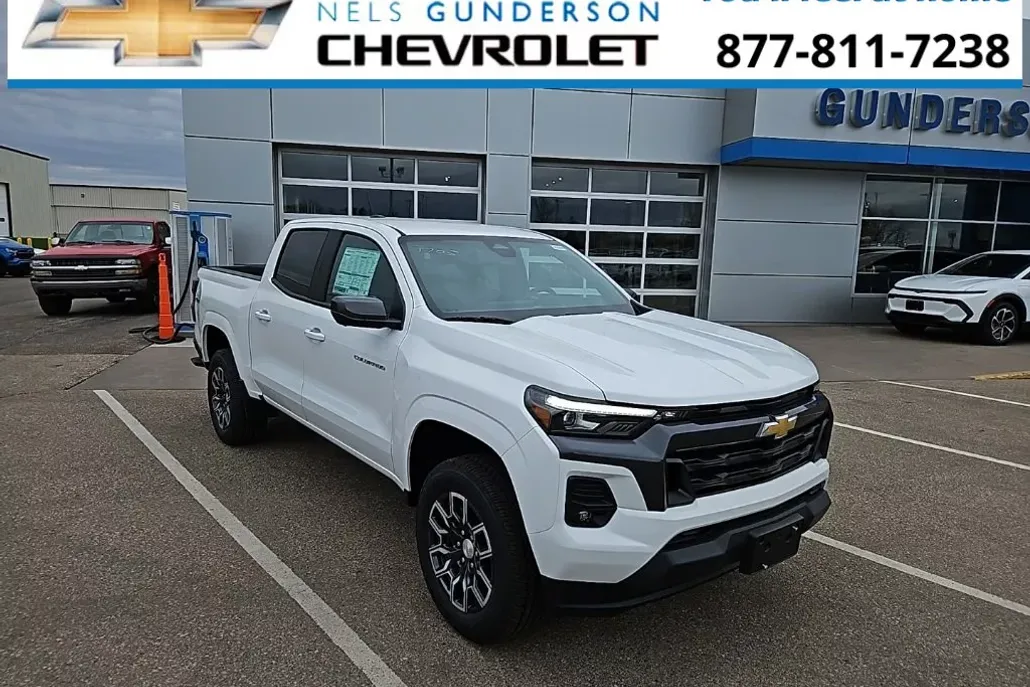 2024 Chevrolet Colorado LT photo 1