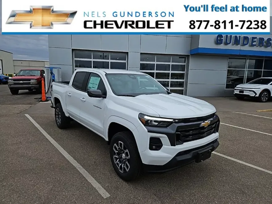 2024 Chevrolet Colorado LT photo 1