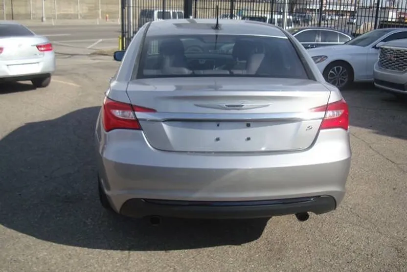 2014 Chrysler 200 Touring photo 1